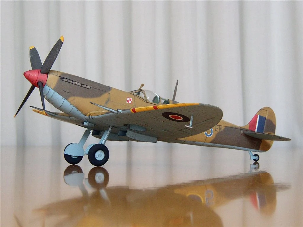 UK 1:33 Scale Supermarine Spit - Model Kit Spitfire 评论和价格